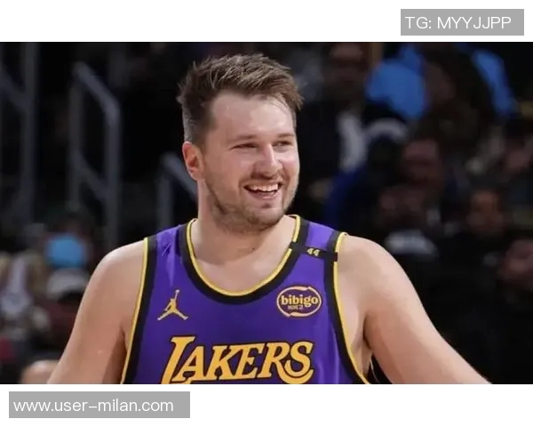 东契奇上半场表现抢眼8投4中斩获16分并贡献4篮板7助攻1抢断1盖帽 东契奇上半场表现抢眼8投4中斩获16分并贡献4篮板7助攻1抢断1盖帽