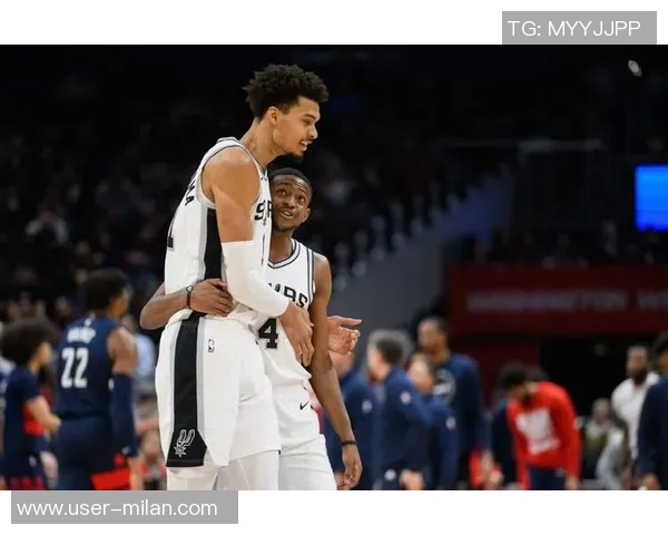 马刺全队七人得分上双展现团队实力文班缺阵依然强势取胜